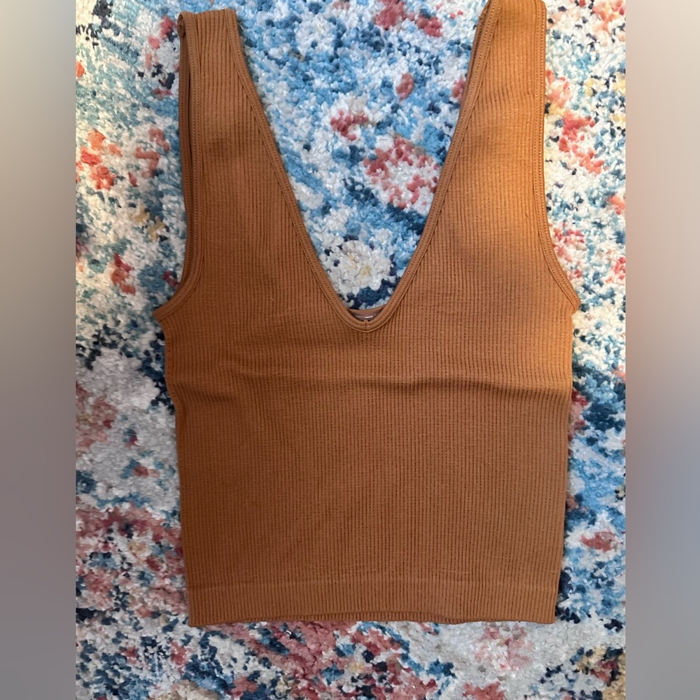NWOT-Elegant Tan Ribbed V-Neck Tank Top